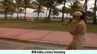 真是嫩得出水，确实容易出水，白白嫩嫩的皮肤 天然挺拔的奶子，内射气喘吁吁 美穴也跟着喘气